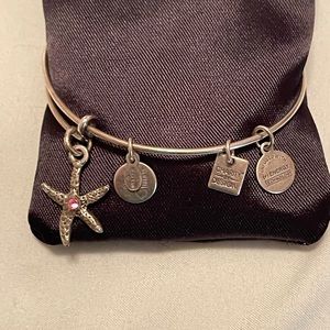 Alex an Anna brackets 5 different ones.